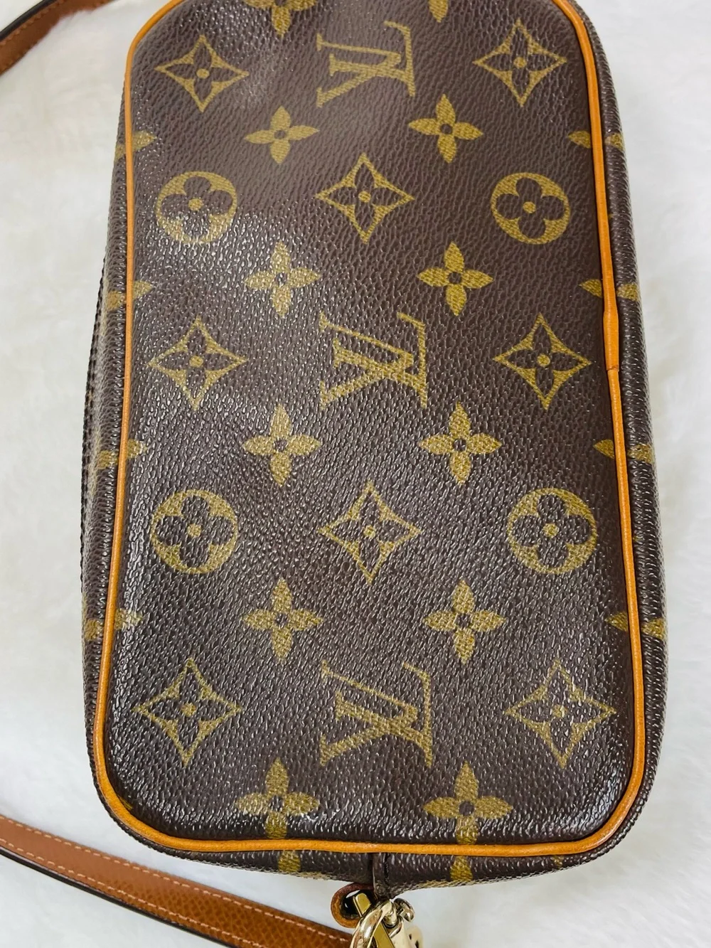 Louis Vuitton Authentic pochette citè Vintage Brown Monogram Crossbody Bag